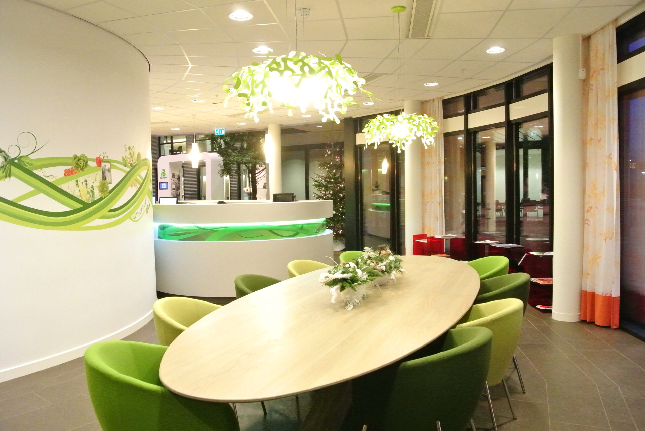 Li interior design Rijk Zwaan Westland interieur wallpaper lamp print reception area 2