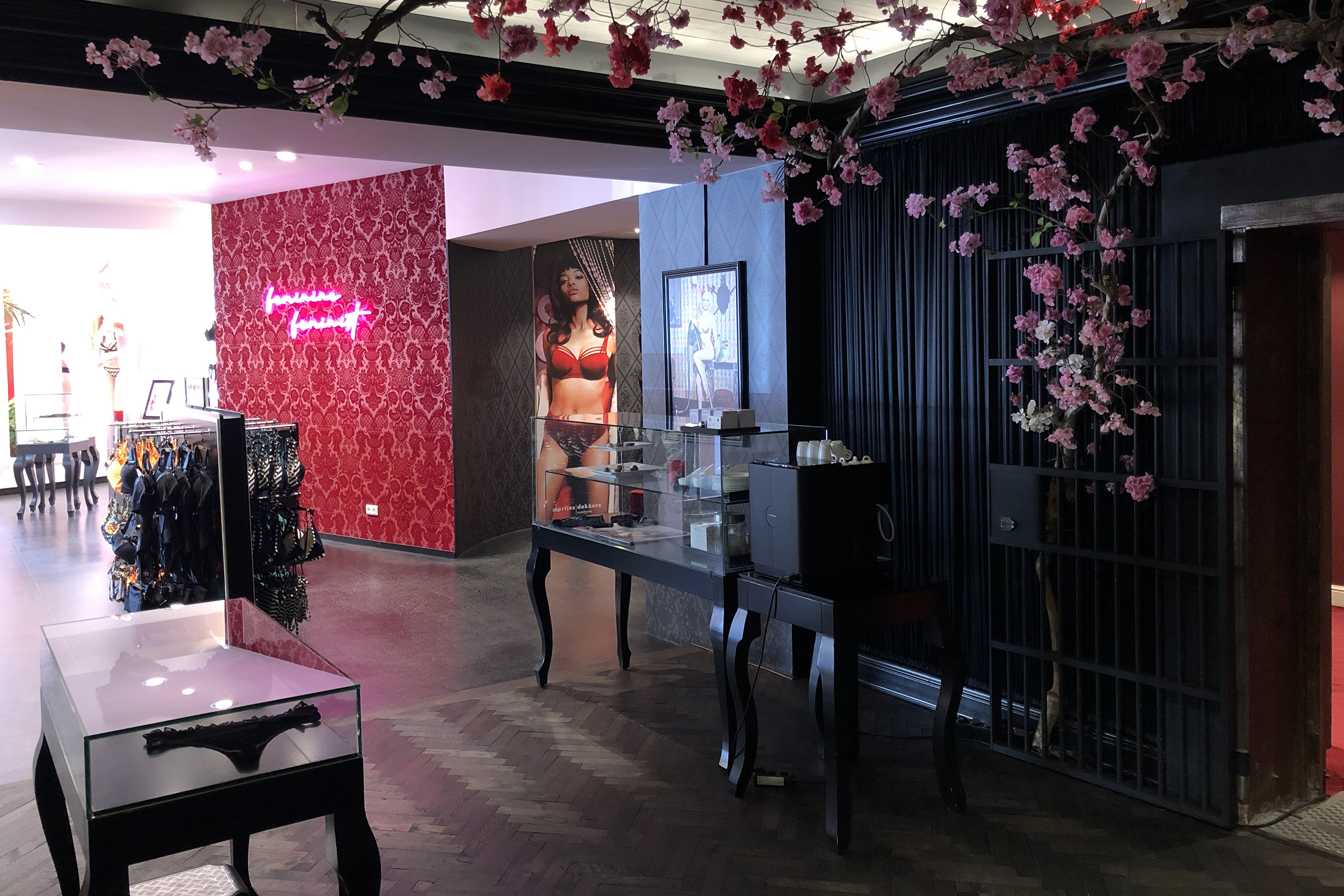 Li interior retail design marlies dekkers Rotterdam Witte de With 08-aang